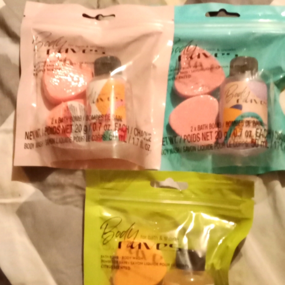 3 travel size bath bombs an body wash